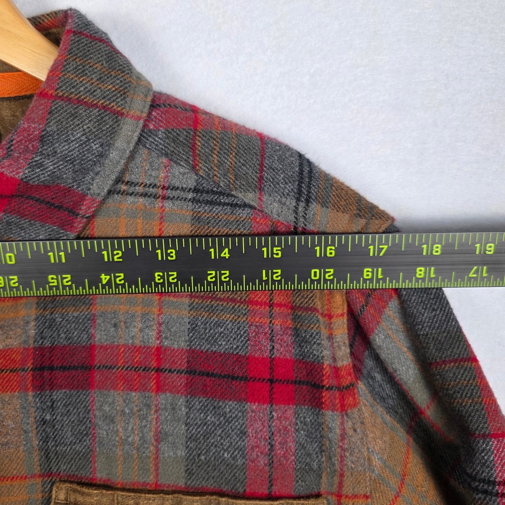 Legendary Whitetails Mens Flannel Button Up Shirt Small Plaid Suede Elbow Patch - Picture 13 of 15